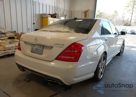 2012 Mercedes-Benz S 63 Amg z USA, uszkodzony, nr VIN WDDNG7EB3CA471763
